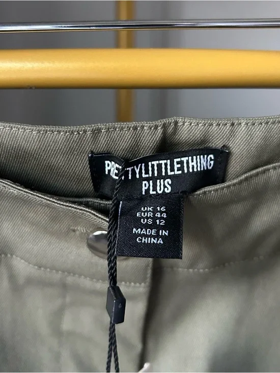 PrettyLittleThing Plus Olive Khaki twill high waist Cargo Trousers size 12 NEW - Picture 5 of 8